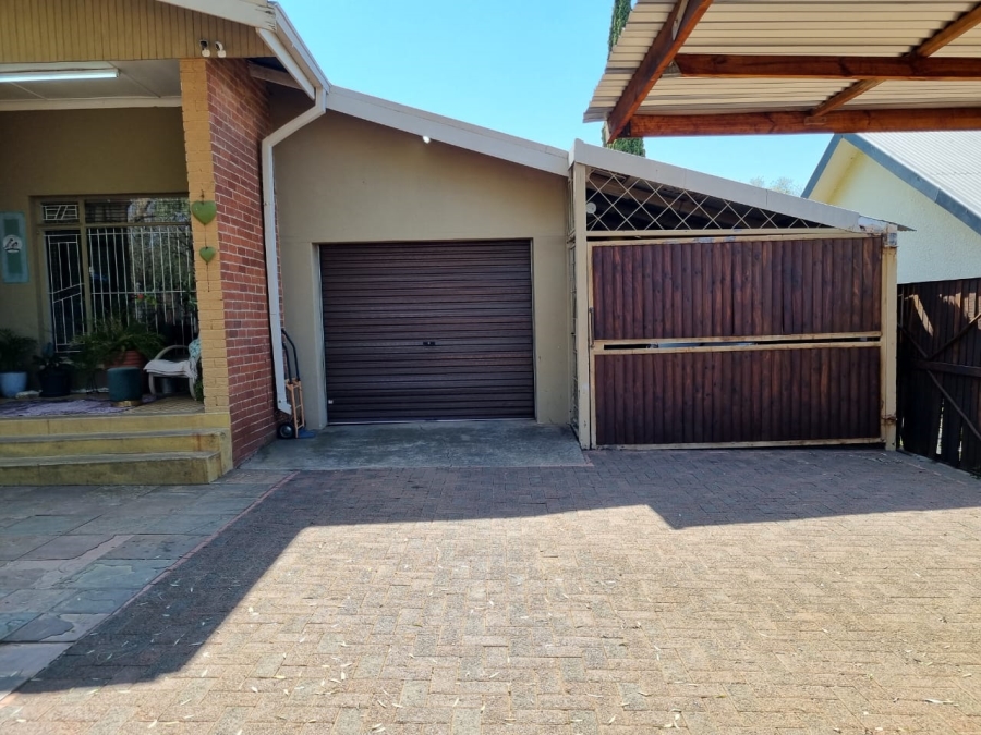 5 Bedroom Property for Sale in Generaal De Wet Free State